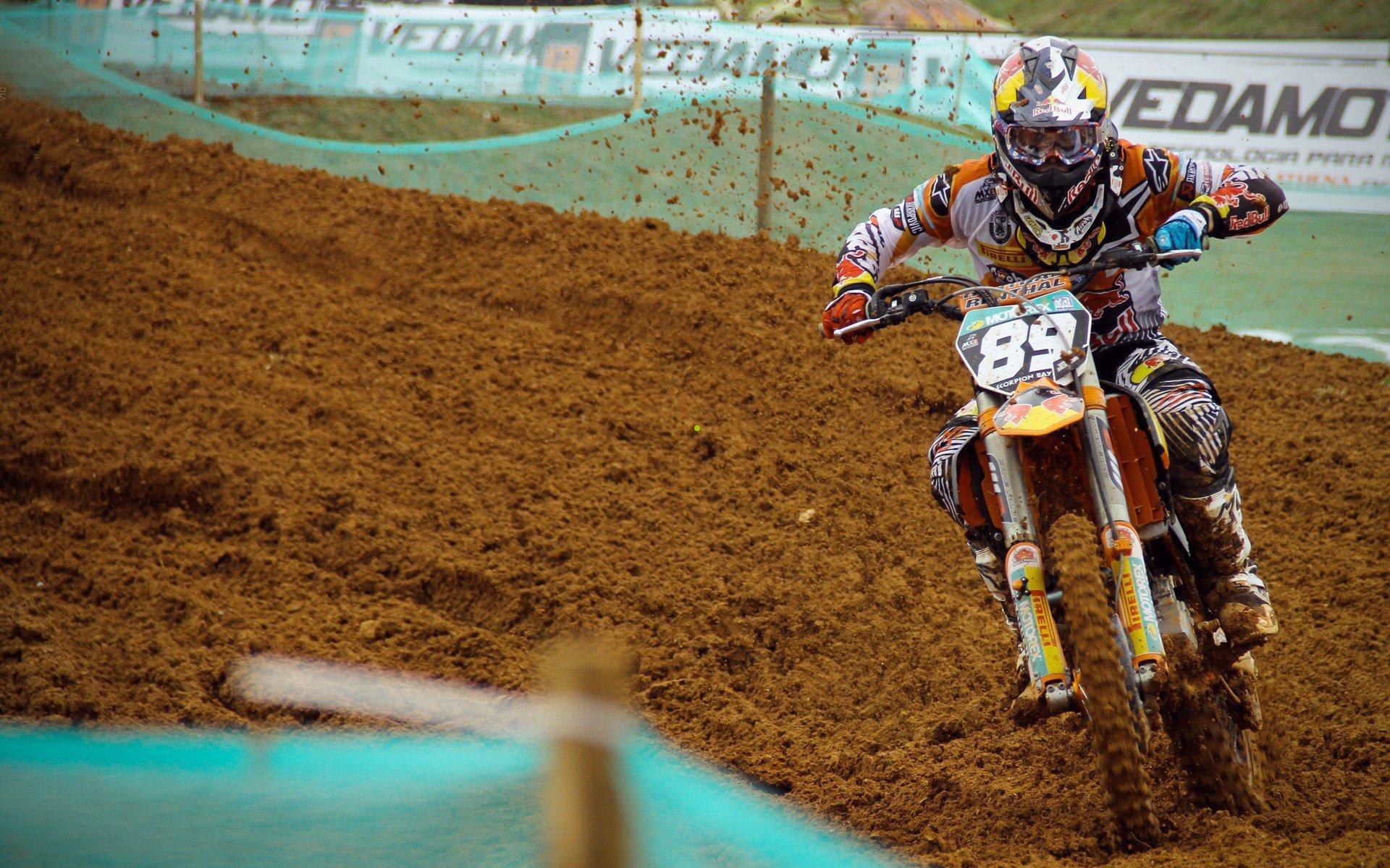 官方宣布，阿德里安租借加盟上海申花，博拉尼奥斯转投重庆队