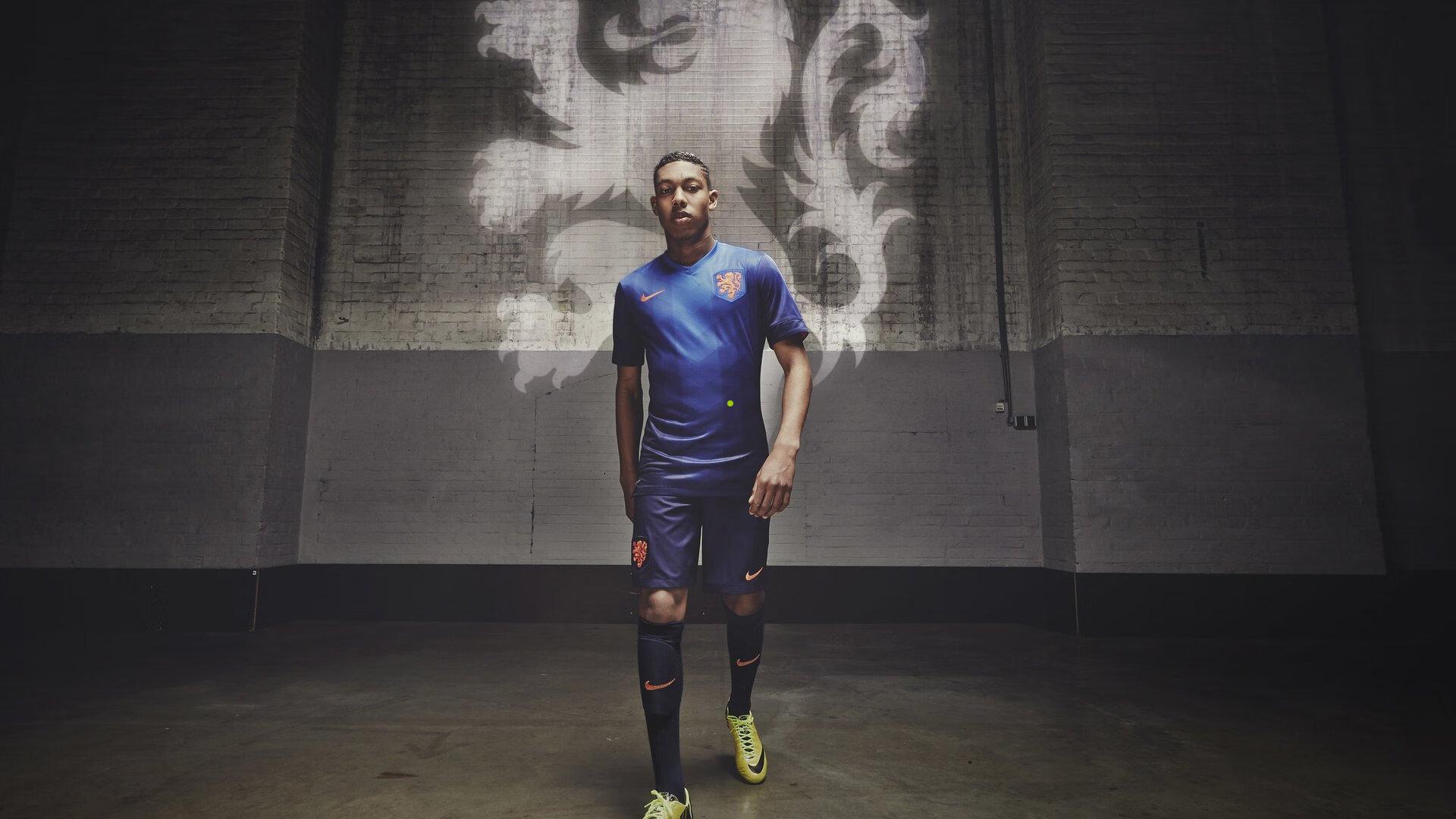 穆勒新造型引爆更衣室欢乐 络腮胡成团队时尚风向标